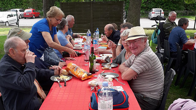 repas de fête entre adhérents