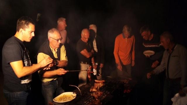 IL fait nuit, mais les grilleurs officient quand même !