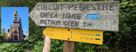église st Senoux et panneau indicateur rando