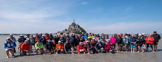 Mt St Michel sur fond de ciel bleu