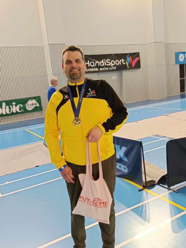 Yoann en photo avec sa médaille
