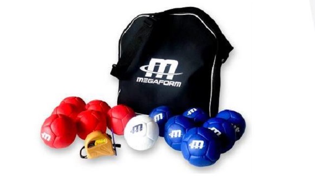 Boules de boccia rouges et bleues